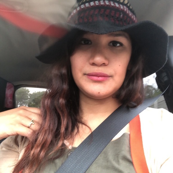 Meet your Posher, Mandy - Picture 6 of 10